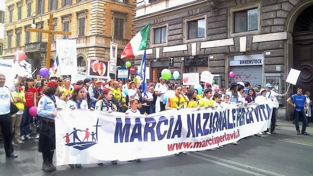 Marsz dla Życia przejdzie w sobotę ulicami Rzymu. Wśród uczestników będzie 50-osobowa grupa obrońców życia ze Szczecina. Manifestacja wyruszy z placu św. Piotra o godzinie 14.