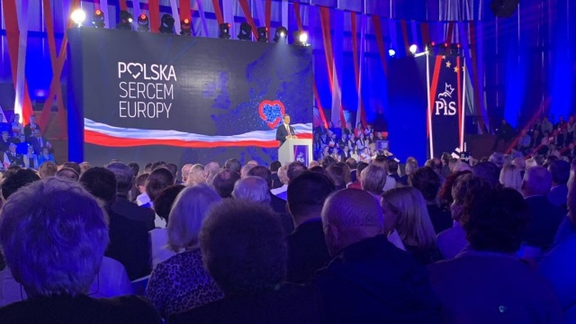 Premier Mateusz Morawiecki zapowiedział wprowadzenie stałego, comiesięcznego dodatku dla dorosłych osób o całkowitej niepełnosprawności.
