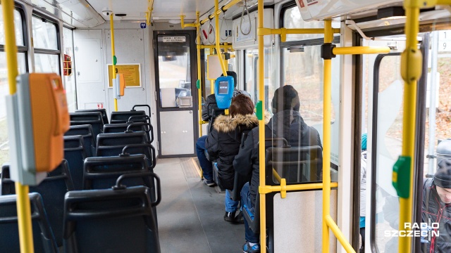 10-latek został potrącony przez tramwaj linii numer 9 w okolicach pl. Zawiszy w Szczecinie. Na szczęście nie odniósł żadnych obrażeń. Od godz. 8 wstrzymany był jednak ruch jedynek i dziewiątek na ulicy 3 Maja. Teraz tramwaje wróciły na swoje trasy.