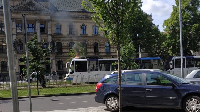Zapaliła się klimatyzacja w tramwaju linii nr 2, który zablokował przejazd w kierunku Bramy Portowej. Wzdłuż alei Niepodległości nie kursowały 1, 2, 3 i 10. Teraz wróciły na trasę.