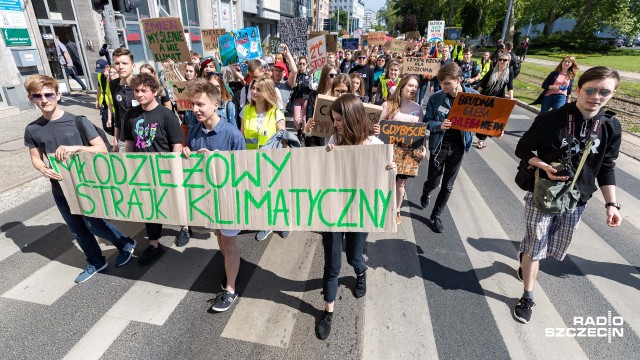 Światu grozi katastrofa ekologiczna, dlatego konieczne są stanowcze działania - mówili uczestnicy Młodzieżowego Strajku Klimatycznego, który przeszedł ulicami Szczecina.
