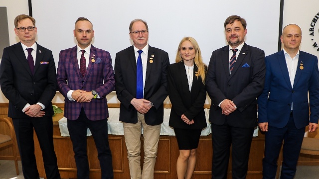 Odznaczenia Za Zasługi dla Archiwistyki wręczył w piątek w Archiwum Państwowym w Szczecinie dyrektor naczelny Archiwów Państwowych w Polsce.