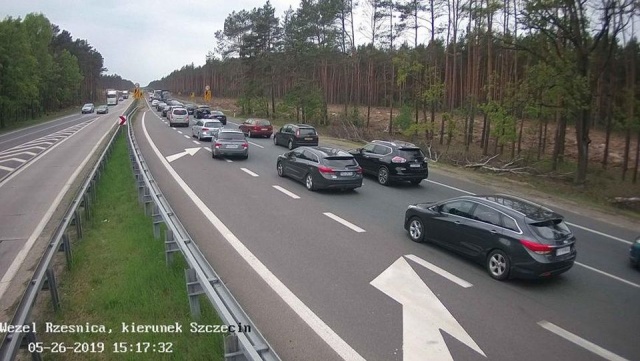 Korkowała się szóstka przed węzłem Rzęśnica w stronę Goleniowa. Zator miał około dwóch kilometrów.