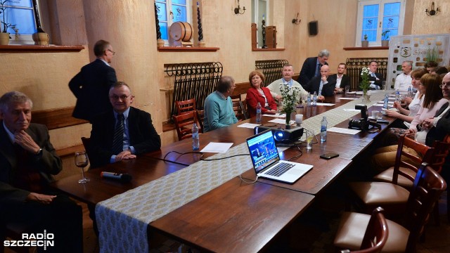Zadowolenie w Konfederacji po wynikach sondażowych do Parlamentu Europejskiego. Konfederacja otrzymała 6,1 proc. - wynika z sondażu IPSOS dla TVP, TVN i Polsatu.