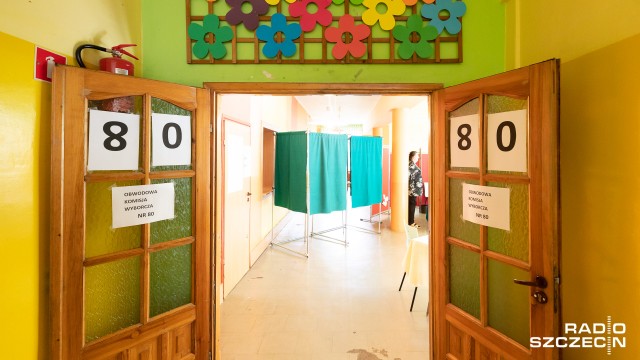 W 19 powiatach wygrywa Koalicja Europejska w trzech więcej głosów ma Prawo i Sprawiedliwość. PiS większe poparcie zdobyło w powiecie pyrzycki, gryfińskim i świdwińskim.