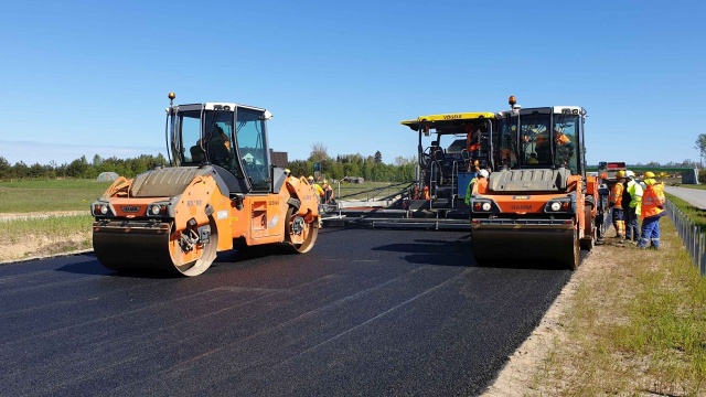 Nowym odcinkiem drogi ekspresowej S6 z Goleniowa do Koszalina kierowcy pojadą w czwartym kwartale tego roku.