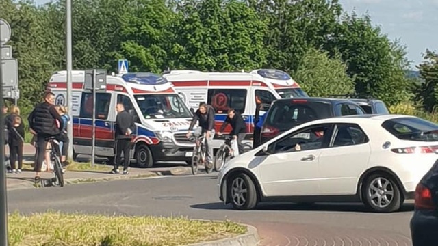 Na drodze krajowej nr 13 w Przecławiu doszło do zderzenia motocyklisty z samochodem osobowym. Kierujący jednośladem nie żyje.