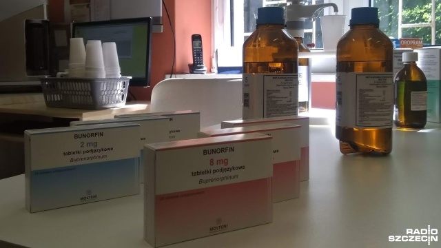 Uzależnieni od narkotyków i leków opioidowych pacjenci mogą korzystać z nowej terapii. W poradni dla osób uzależnionych od środków psychoaktywnych przy ul. Żołnierskiej, szpitala w Zdrojach, od kilku tygodni podaje się im Lewometadon.