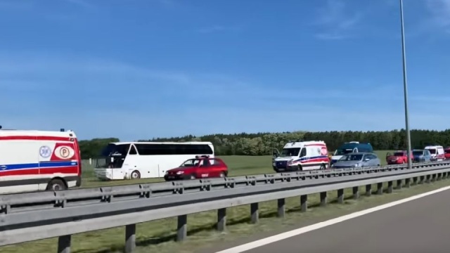 Na trasie S3 autokar wiozący dzieci wpadł do rowu. Autokarem ze Szczecina podróżowało 29 dzieci w wieku około 12 lat.