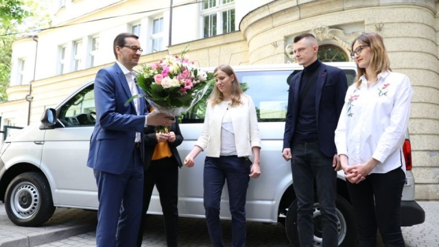 Premier Mateusz Morawiecki spotkał się z rodzicami sześcioraczków, które przyszły na świat w Szpitalu Uniwersyteckim w Krakowie.