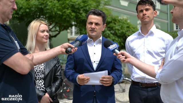 Radni Prawa i Sprawiedliwości zaproponowali prezydentowi Szczecina połączenie spółek TBS oraz firm autobusowych. To sposób na oszczędności i znalezienie pieniędzy na inwestycje.