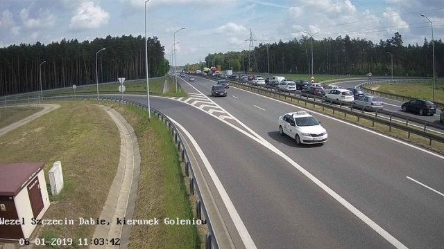 Zwolnić na S3 trzeba już przed węzłem Kijewo, ale ta właściwa, najwolniejsza kolejka sięga aż za Kliniska, a chwilami nawet do Rzęśnicy. Potem hamulca trzeba używać jeszcze za Rurką - tutaj też jest gęściej.