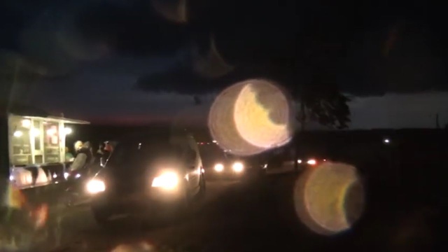 Burza i silne podmuchy wiatru spowodowały zawalenie się sceny na jednym z ukraińskich festiwali muzycznych. W wyniku tego jedna osoba poniosła śmierć, a dwie zostały ranne. Imprezę przerwano.