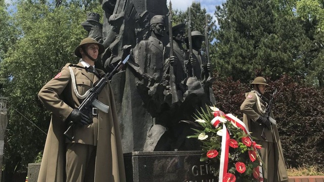Minister obrony Mariusz Błaszczak odznaczył kilkudziesięciu uczestników zagranicznych misji z okazji Dnia Weterana. W tym roku centralne obchody zorganizowano w Rzeszowie.