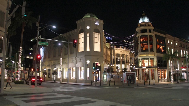 Beverly Hills jest pierwszym amerykańskim miastem, które zakazuje sprzedaży wyrobów tytoniowych. Nowe przepisy, którym sprzeciwiali się sprzedawcy i właściciele stacji benzynowych, zaczną obowiązywać z początkiem 2021 roku.
