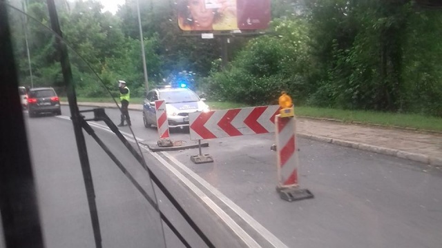 Ulewne deszcze, które padały w czwartek po południu i wieczorem spowodowały spore utrudnienia na ulicach wielu miast i drogach naszego regionu.