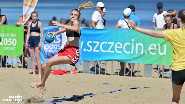 Szczecińscy młodzi sportowcy w czołówce 12 Młodzieżowych Mistrzostw Polski w Piłce Ręcznej Plażowej.