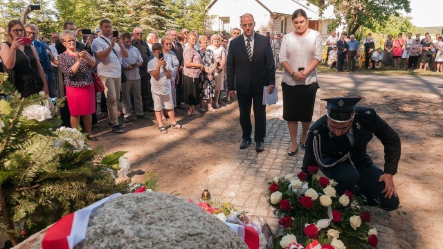 W miejscowości Poręba-Kocęby została odsłonięta tablica upamiętniająca Antoniego Prusińskiego i Piotra Leszczyńskiego, torturowanych i zastrzelonych w maju 1943 roku wraz z nieznanym z nazwiska, ukrywającym się w pobliskim lesie Żydem.