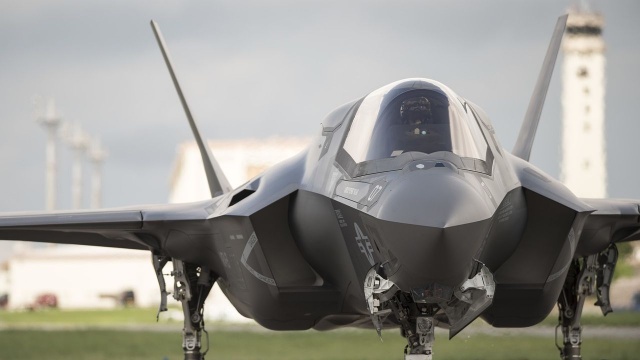 Minister Mariusz Błaszczak zapowiedział, że Polska dołączy wkrótce do elitarnego grona krajów wyposażonych w nowoczesne myśliwce F-35.