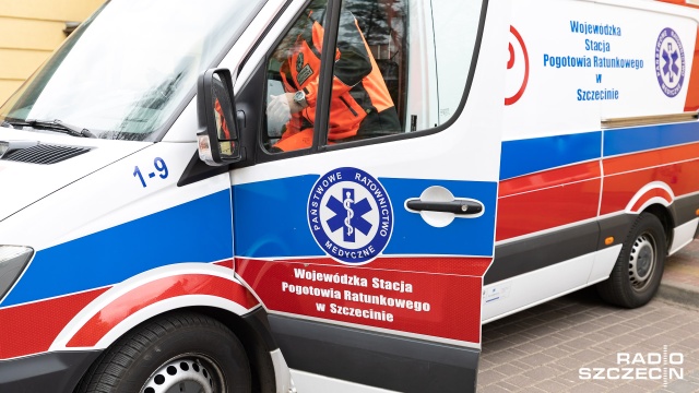 Karetki praktycznie nie zjeżdżają na plac, a ratownicy nie mogą spokojnie pójść na przerwę - tak o skutkach trwających w Szczecinie i regionie upałów mówią pracownicy Wojewódzkiej Stacji Pogotowia Ratunkowego.