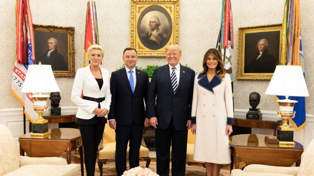 Prezydent Andrzej Duda przed spotkaniem z Donaldem Trumpem jest zadowolony z porozumienia wynegocjowanego ze Stanami Zjednoczonymi. - Budowa partnerstwa z najpotężniejszym krajem na świecie jest z pewnością korzystna dla Polski - mówił Duda.
