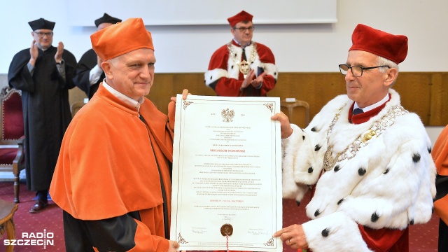 Uniwersytet Szczeciński wyróżnił Zbigniewa Nosowskiego. Publicysta, redaktor naczelny kwartalnika Więź i działacz katolicki został w czwartek uroczyście uhonorowany tytułem doktora honoris causa szczecińskiej uczelni.