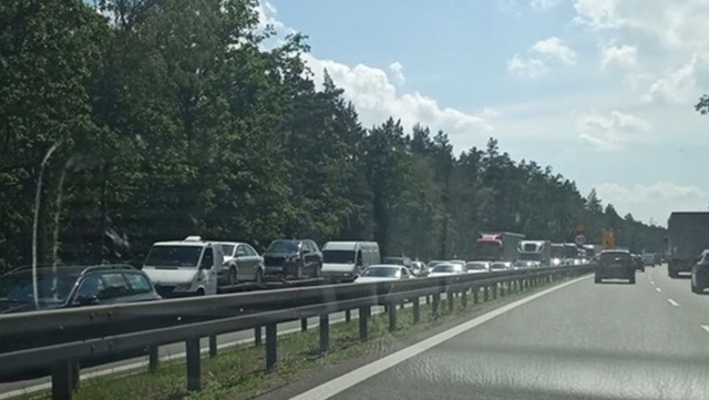 Nie wszyscy chcą skorzystać z atrakcji czekających na Dniach Morza. W kierunku wybrzeża tworzą się bardzo duże korki.