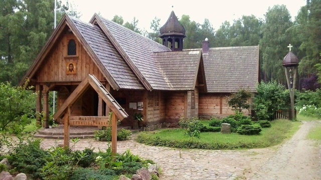 W sobotę dotrą do Sanktuarium Matki Bożej Bramy Niebios na Górze Polanowskiej. W południe rozpocznie się tam msza święta, różaniec i kazanie w języku kaszubskim. Do sanktuarium wniesione zostaną relikwie świętego Jana Pawła II. Kaszubskie odpusty na Świętej Górze Polanowskiej organizowane są od pięciu lat.