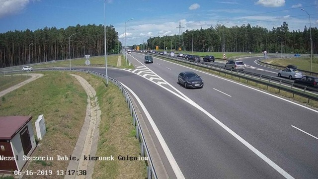 W rejonie remontowanego odcinka - w kierunku nadmorskim - już mamy spory korek. Zalecany objazd przez Załom, Pucice i Kliniska.