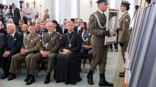 W Pałacu Prezydenckim odbyła się uroczystość wręczenia not identyfikacyjnych rodzinom ofiar reżimu komunistycznego i zbrodni dokonanych przez UPA.