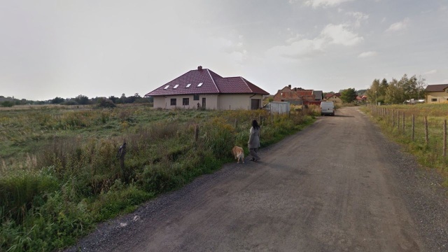 Wykonawca przejął w poniedziałek plac budowy. Podczas wymiany nawierzchni wystąpią kłopoty z przejazdem. Na odcinku około 750 metrów wykonane też będzie odwodnienie. Prace, które będą kosztowały ponad 3,5 miliona złotych potrwają 7 miesięcy.
