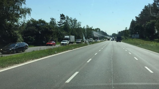 Szosa Stargardzka w kierunku Węzła Kijewo zakorkowana. Doszło tam do kolizji, zator zaczyna się już w Płoni.