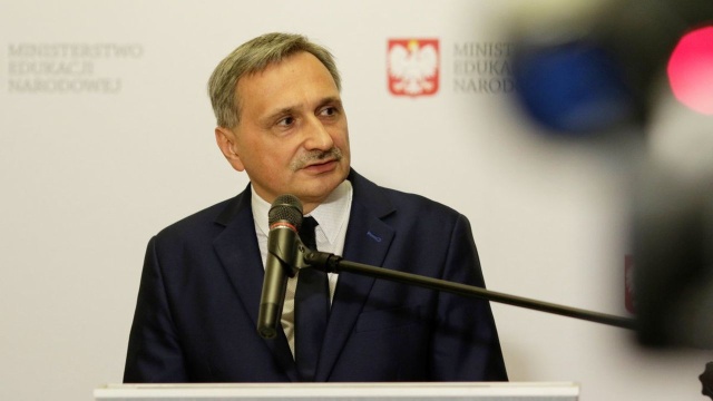 Ministerstwo Edukacji Narodowej zapewnia, że w szkołach średnich nie zabraknie miejsc. W wyniku reformy oświaty w rekrutacji do szkół średnich biorą w tym roku udział dwa roczniki - ostatni rocznik gimnazjum i pierwszy po ośmioletniej szkole podstawowej.