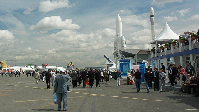 Na najstarszym lotnisku Paryża na Le Bourget trwa 53. Międzynarodowy Salon Lotniczy.