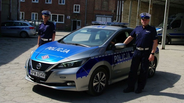 Dwuletnie dziecko pilnie potrzebowało dostać się do szpitala - eskortowali je policjanci. Do zdarzenia doszło w Szczecinie.