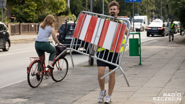 Od godziny 17 nie da się już przejechać w obie strony częścią ulicy Zaleskiego. Między aleją Wojska Polskiego a skrzyżowaniem z Moczyńskiego i Wyspiańskiego. Trzeba będzie korzystać z bardzo uciążliwych objazdów.