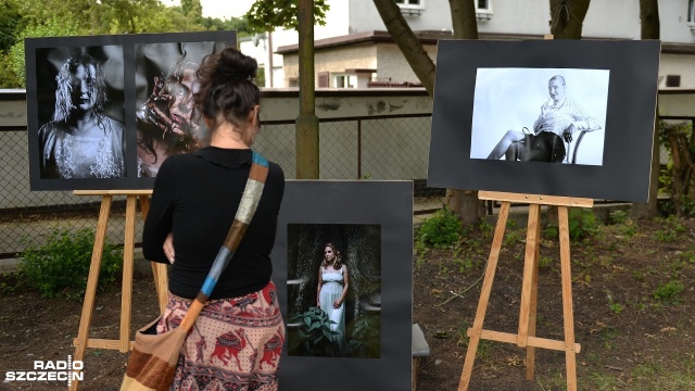 Stoiska z rękodziełem, malowanie buziek oraz warsztaty z haftowania czy robienia biżuterii - z takich atrakcji można było skorzystać na Letnim Festiwalu Kobiet. Impreza odbyła się w na terenie szczecińskiego Inkubatora Kultury.