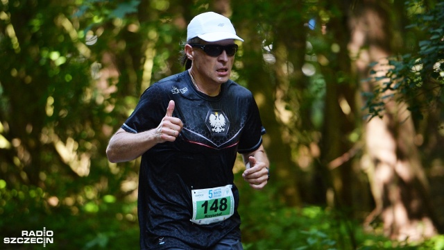 Kilkaset osób przebiegło w niedzielę trasę z Polic do Szczecina w piątej edycji Sanprobi Maratonu Szczecińskiego.