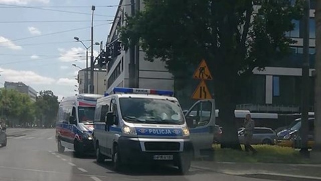 Wypadek przy dojeździe do Bramy Portowej w Szczecinie. W okolicach przebudowywanego Posejdona zderzyły się dwa samochody. Ranne zostały przewożone w nich dzieci.
