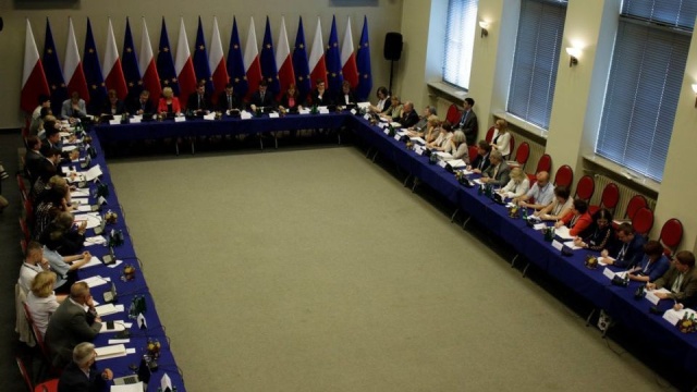 Forum Związków Zawodowych, podobnie jak wcześniej ZNP i Solidarność, zgodziło się wziąć udział w pracach rządowego zespołu do spraw edukacji.