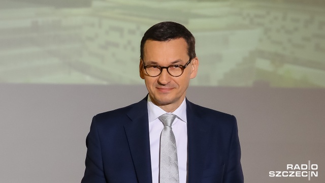 Premier Mateusz Morawiecki apeluje do rodziców, by nie zwlekali ze składaniem elektronicznych wniosków o przyznanie świadczenia 500 Plus na pierwsze dziecko.