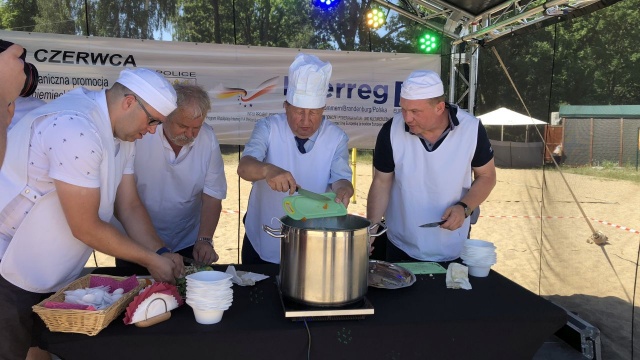 Warsztaty, konkursy, turnieje oraz ekologia i historia Masa atrakcji czeka w sobotę na plaży w Trzebieży. Trwa tam impreza Czas na EkoTrzebież.