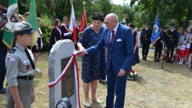 W Ostrowi Mazowieckiej odsłonięto tablice poświęcone dwóm mieszkankom tego miasta ratującym Żydów w okresie niemieckiej okupacji. Bohaterstwo Jadwigi Długoborskiej oraz Lucyny Radziejowskiej upamiętniono na skwerze przy szkole podstawowej nr 1.