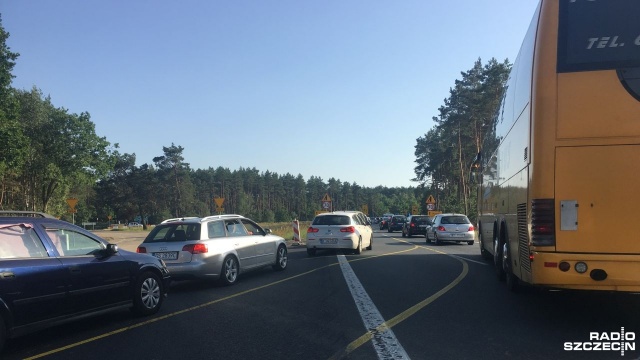 Powrót znad morza drogą S3 wiąże się ze staniem w korku. Trudności kierowcy napotkają także przed samym wjazdem do Szczecina.