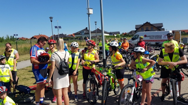 Przekazał je szczeciński klub rowerowy Gryfus. Pieniądze na zakup sprzętu były zbierane podczas niedawnego, corocznego Rajdu Dookoła Zalewu organizowanego przez klub.