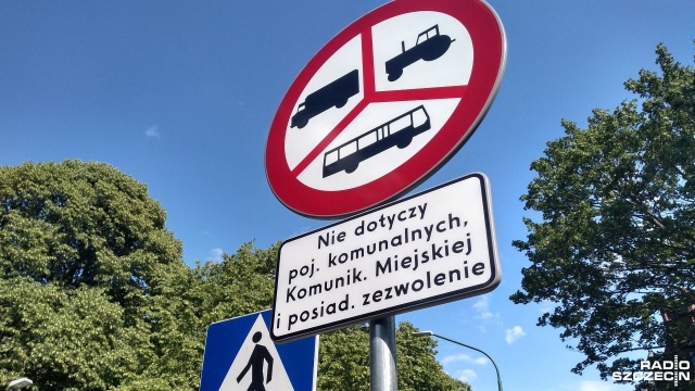 Centrum Kołobrzegu ma zostać uwolnione od ciężkich pojazdów. Właśnie wszedł w życie zakaz wjazdu autokarów z turystami na ulice położone w ścisłym centrum miasta.