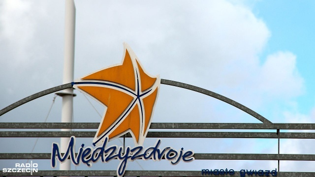 W Międzyzdrojach rozpoczyna się 24. Festiwal Gwiazd. W bogatym programie trzydniowego festiwalu znalazły się spektakle teatralne, recitale, koncerty, a także pokazy przedstawień Teatru Telewizji i prezentacja słuchowiska Teatru Polskiego Radia.