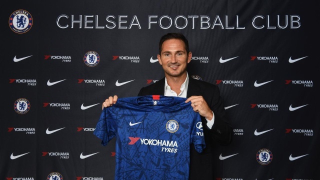 Anglik Frank Lampard zastąpił na stanowisku trenera Chelsea Włocha Maurizio Sarriego.