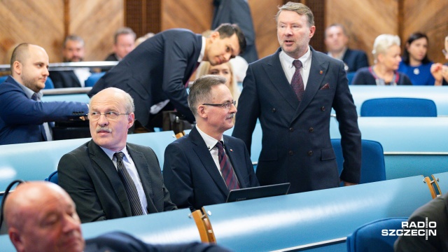 Szczecińscy radni w trosce o ekologię: zobowiązali prezydenta do wyeliminowania z podległych mu instytucji plastikowych, jednorazowych butelek, sztućców, foliowych reklamówek.