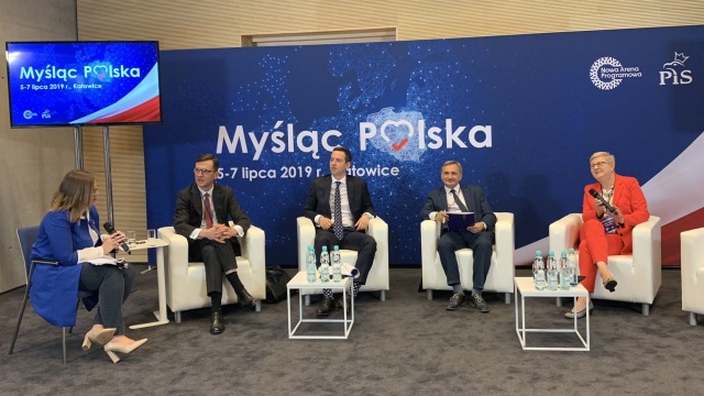 Nowoczesne technologie to jedno z największych wyzwań dla polskiego systemu szkolnictwa. Tak po sobotnim panelu dotyczącym oświaty mówił Maciej Kopeć, wiceminister edukacji narodowej.